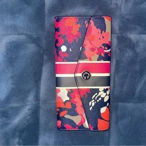 Wallet New never used without tags